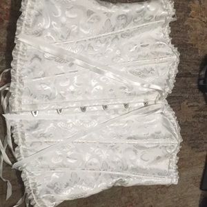 there are adjustable strings inside